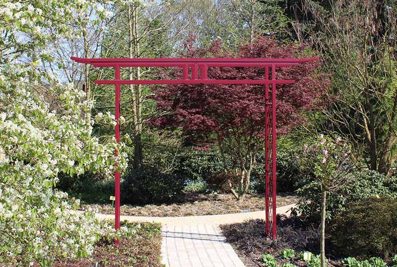 TORII võlvkäik kirsiõitega