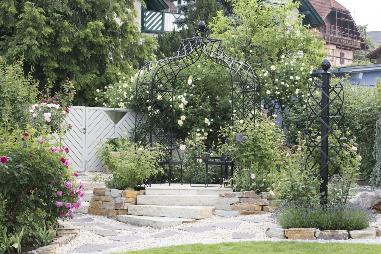 Hoher Garten-Obelisk Aus Eisen – 140 Cm Rankhilfe Für Rosen & Kletterpflanzen (Schwarz)