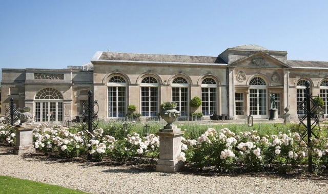 Metallist obelisk. Modell Rose Column Charleston 2 Roosiobelisk lossis,