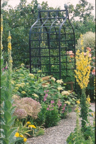 Englische Rosenlaube aus Metall Victoria Englische Rosenlaube aus Metall Victoria