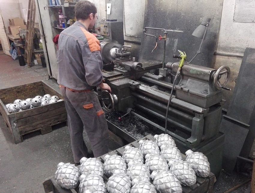 Metallist männikäbide valmistamine aiakaunistusteks