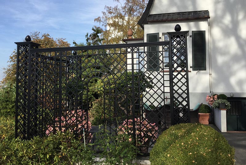 Vilhelmini stiilis villa elegantne metallaed