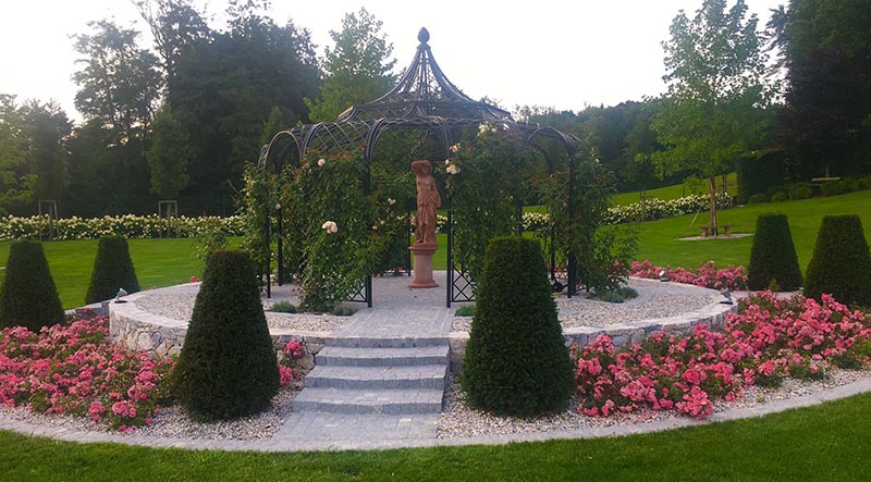 Schönbrunneri paviljon koos Flora kujuga Schönbrunneri paviljon koos Flora kujuga