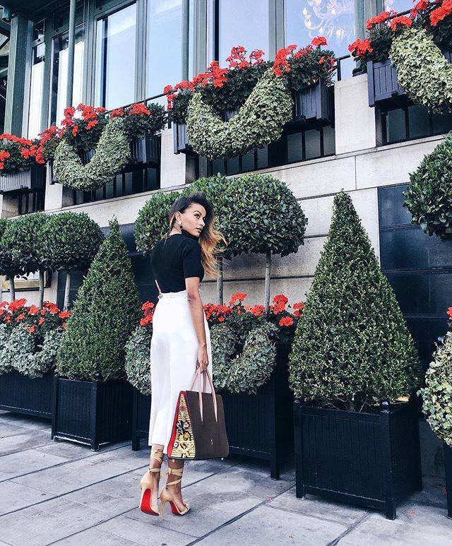 Versailles' metallist istutusmasin koos moemudeliga Genfi hotellis d'Angleterre