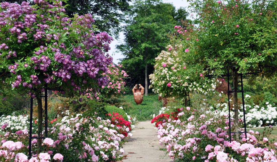 Metallist obelisk, neli tükki