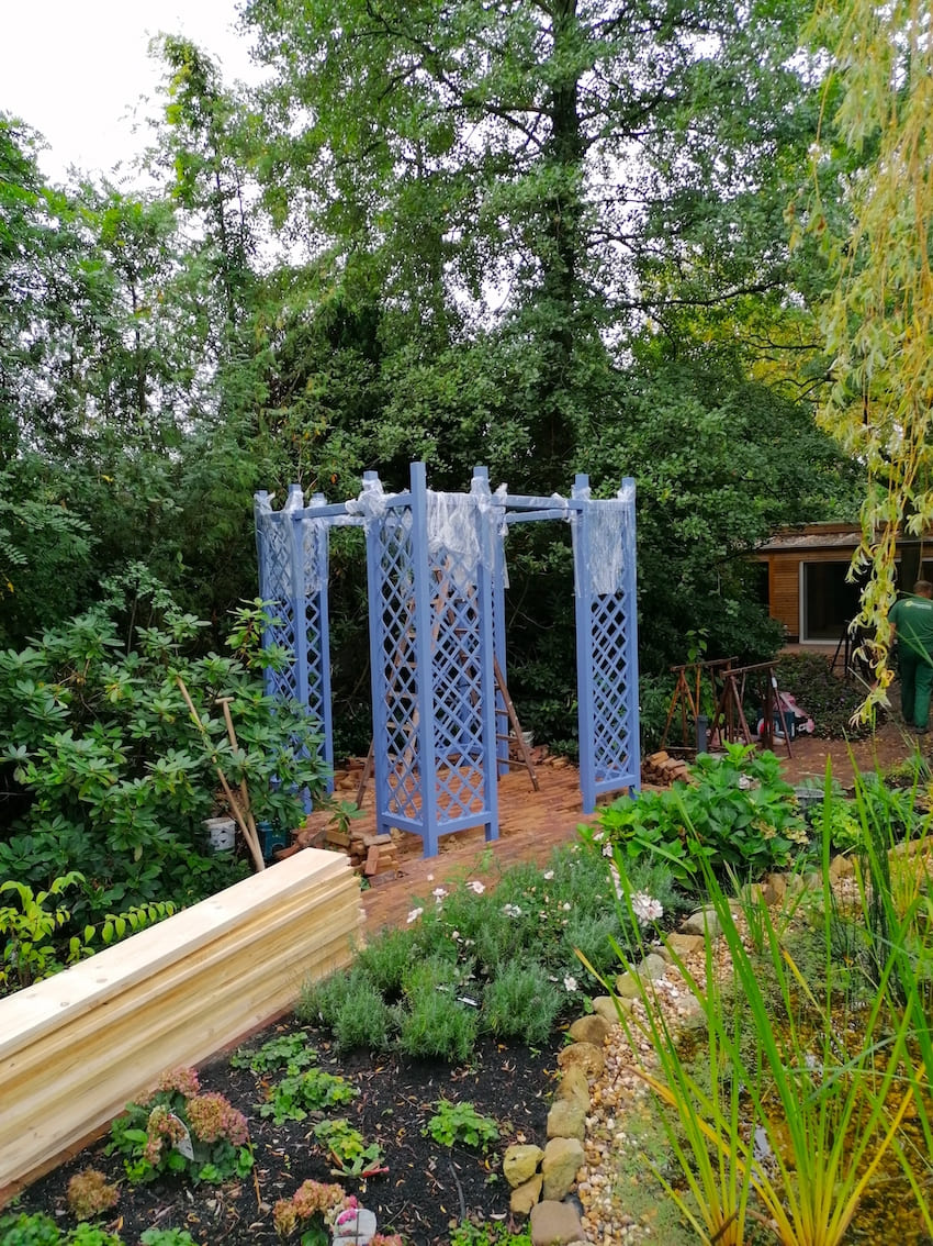 Aufbau blauer Metall Pavillon