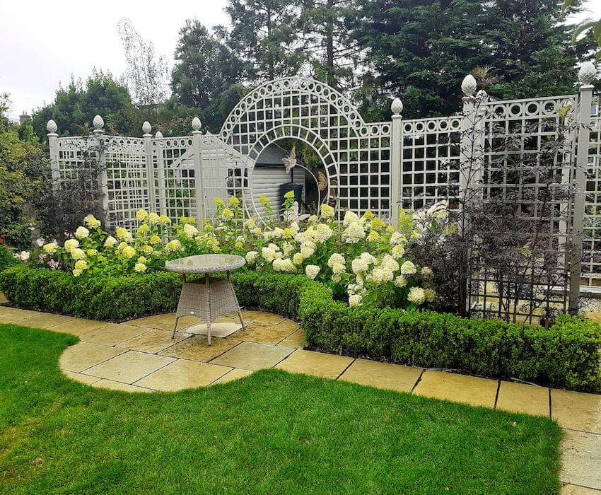 Weisse Trianon Treillage von Classic Garden Elements in Dublin