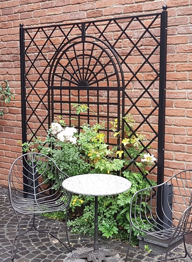 Trenngitter Orangerie-Set von Classic Garden Elements Spezialanfertigung für Innenhof-Sitzecke
