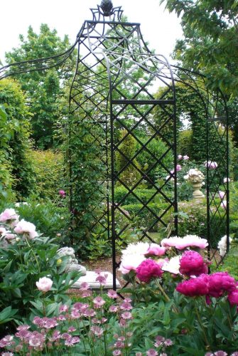 Rosenpavillon Kiftsgate im Garden of Roses Spenge