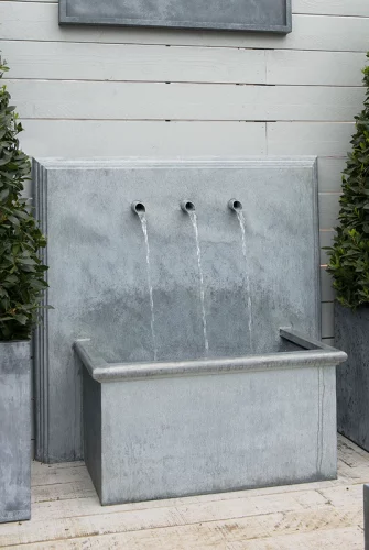 Trento Wandbrunnen mit großem Wasserbecken