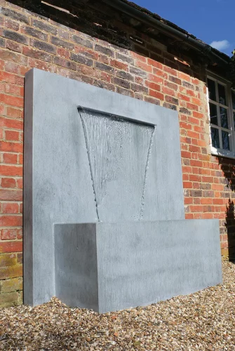 Terrasenbrunnen Arno mit Wasserfall Auslauf