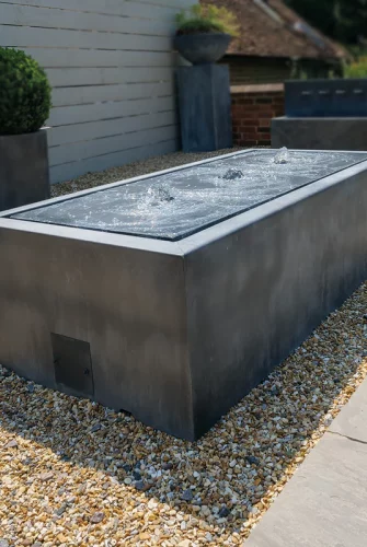 Qube Wasserbecken mit drei Wassersprudeln