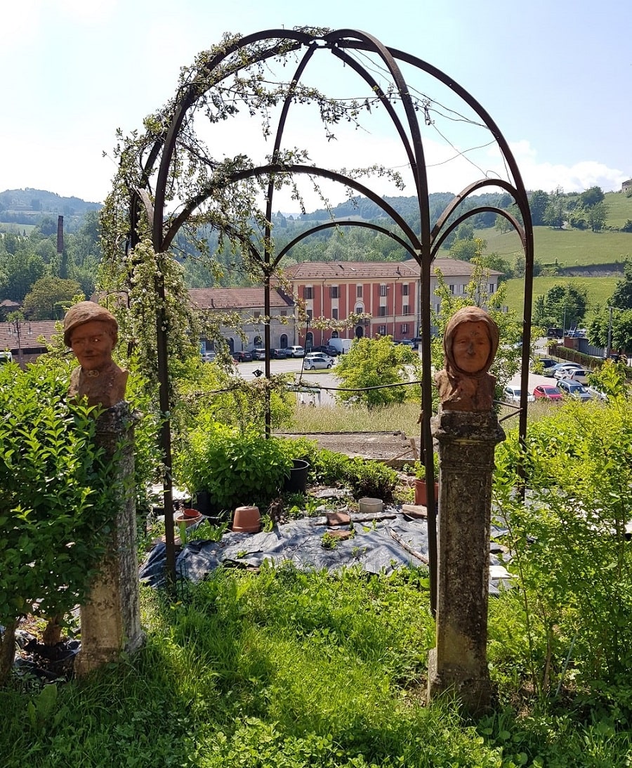 Pavillon im Garten von Villa Duchessa Marghetita Vicoforte in Italien1-min