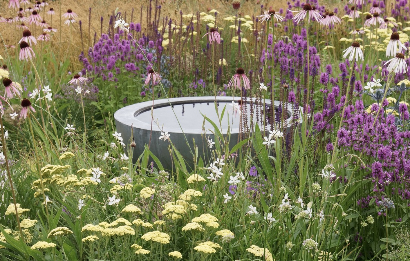 Die Blumenwiese mit Luna Pflanzschale Die Blumenwiese mit Luna Pflanzschale