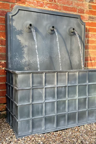 Großer Sienna Brunnen