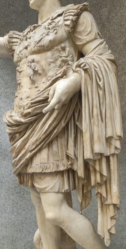 Augustus Primaporta – külgperspektiiv kindrali mantliga © Classic-Garden-Elements Augustus Primaporta – külgperspektiiv kindrali mantliga © Classic-Garden-Elements