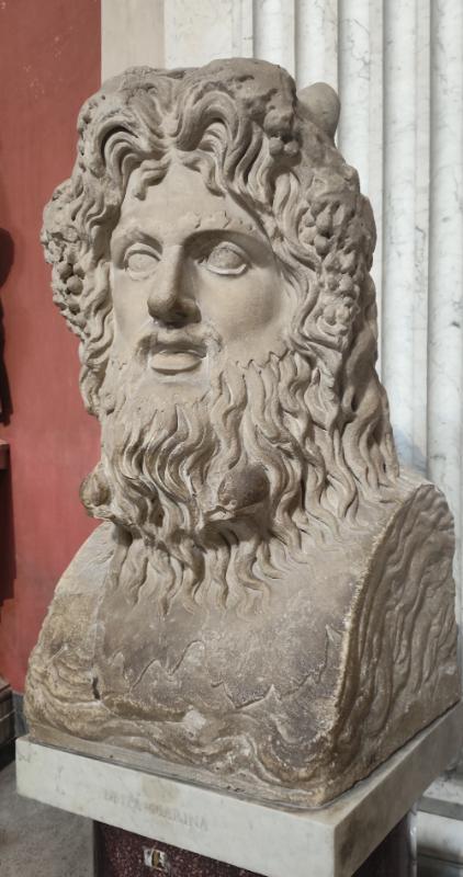 Tundmatu merejumala büst – muljetavaldav Pozzuoli müütilise olendi kujutamine © Classic-Garden-Elements