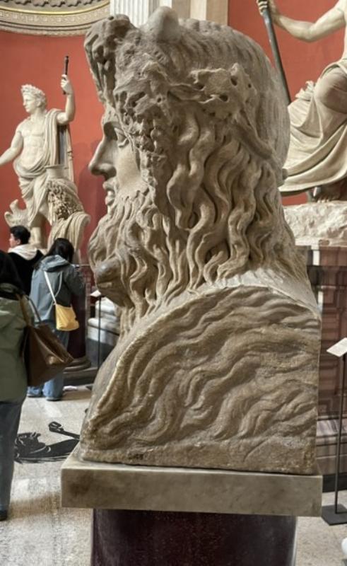 Tundmatu merejumala büst - Monumentaalne marmorist pea, millel on kiri "Deita Marina" © Classic-Garden-Elements