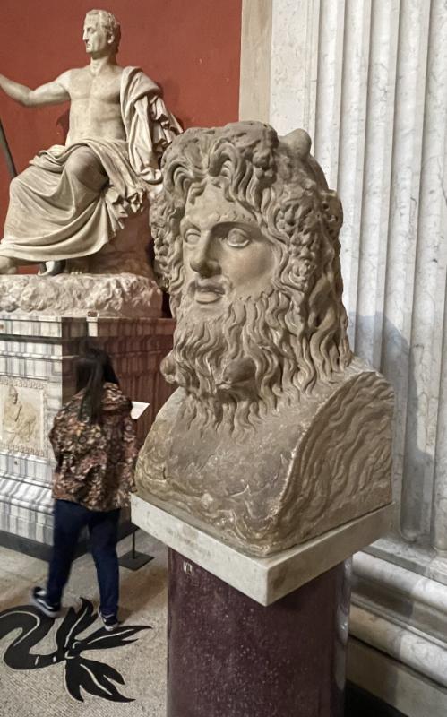 Tundmatu merejumala büst – esitlus Vatikani muuseumide rinnakujude saalis © Classic-Garden-Elements