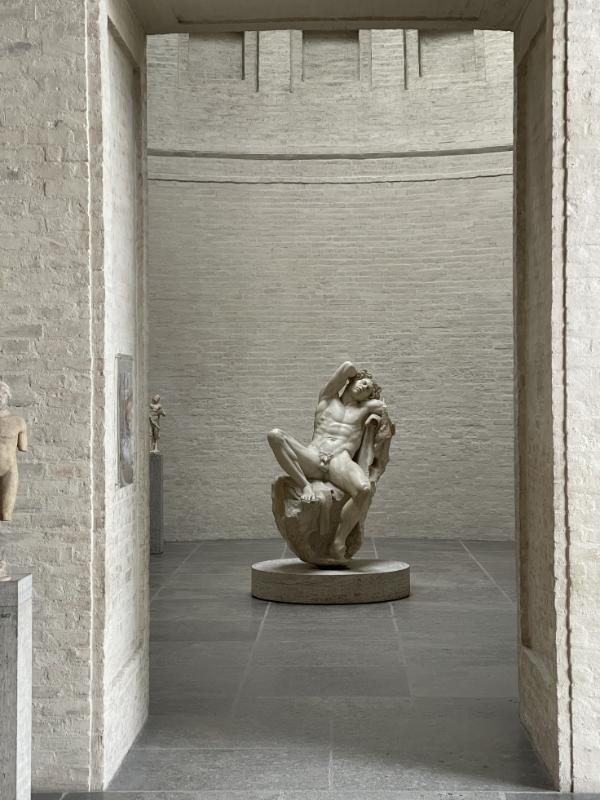 Barberini faun – Müncheni Glyptotheki arhitektuurilises õhkkonnas © Classic Garden Elements (1) Barberini faun – Müncheni Glyptotheki arhitektuurilises õhkkonnas © Classic Garden Elements (1)