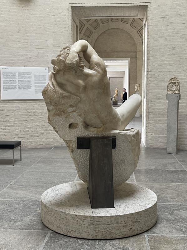 Barberini faun – tagantvaade rõhuasetusega kehahoiakule © Classic Garden Elements (2) Barberini faun – tagantvaade rõhuasetusega kehahoiakule © Classic Garden Elements (2)