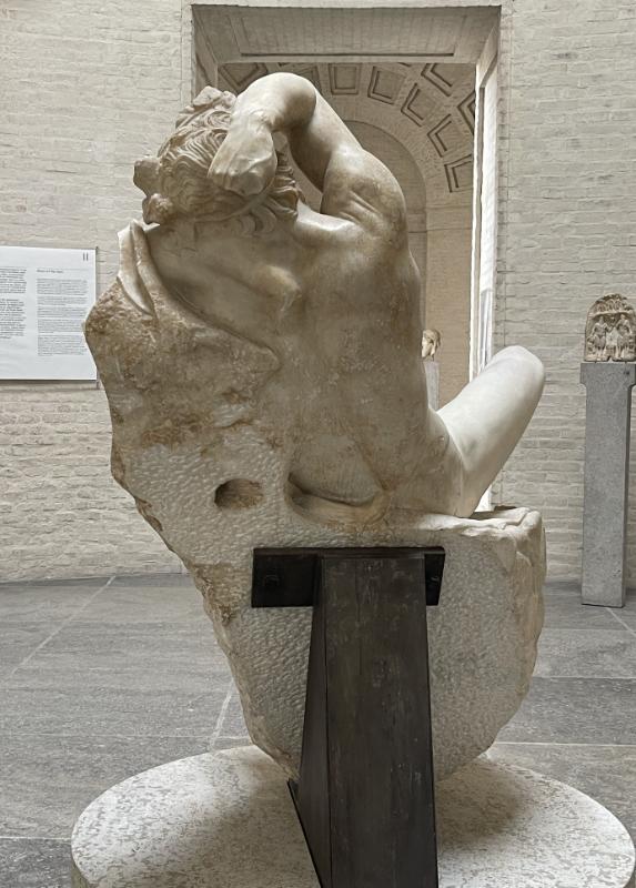 Barberini faun – tagantvaade rõhuasetusega kehahoiakule © Classic Garden Elements (3) Barberini faun – tagantvaade rõhuasetusega kehahoiakule © Classic Garden Elements (3)