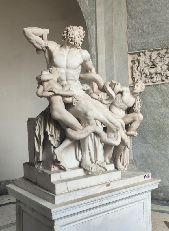 Laocoon Group – dünaamiline kaldus vaade, mis rõhutab kunstilist poosi ja draamat © Classic-Garden-Elements Laocoon Group – dünaamiline kaldus vaade, mis rõhutab kunstilist poosi ja draamat © Classic-Garden-Elements