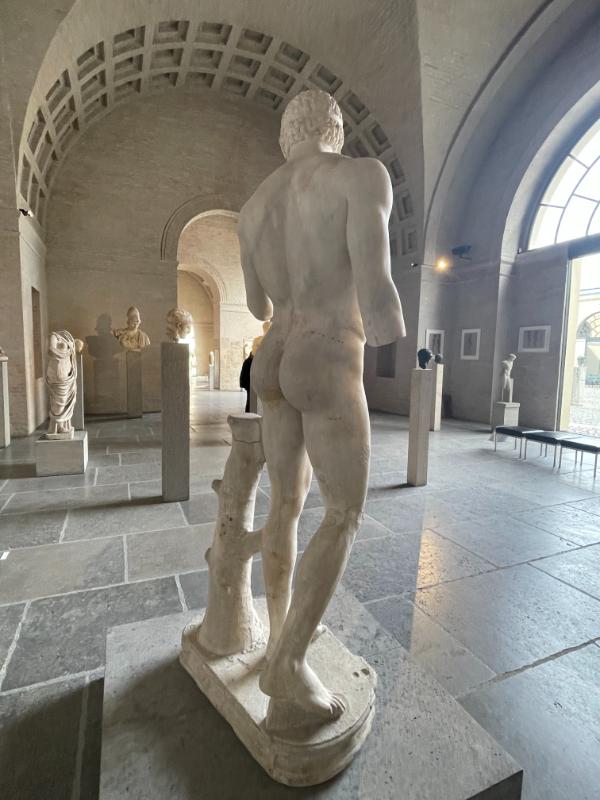 Müncheni kuningas – tagantvaade vaatega näituseruumile © Classic Garden Elements (1) Müncheni kuningas – tagantvaade vaatega näituseruumile © Classic Garden Elements (1)