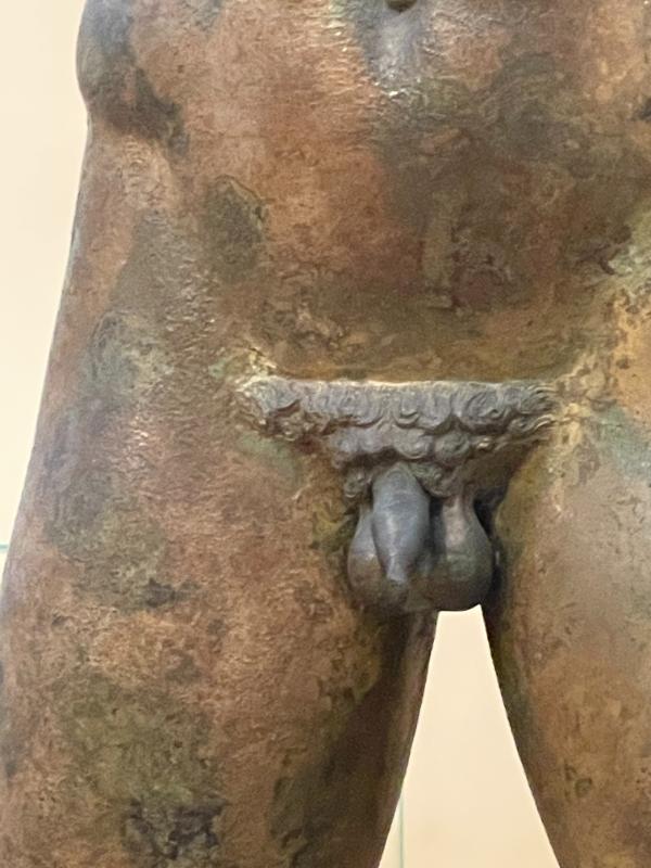 Poseidon Artemisioni neemelt – peenikese anatoomilise modelleerimisega suguelundite piirkonna detail Poseidon Artemisioni neemelt – peenikese anatoomilise modelleerimisega suguelundite piirkonna detail