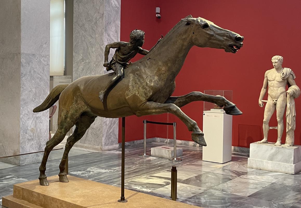 Artemisioni neeme ratsanik – iidne suur pronkskuju Ateena rahvusmuuseumis Artemisioni neeme ratsanik – iidne suur pronkskuju Ateena rahvusmuuseumis