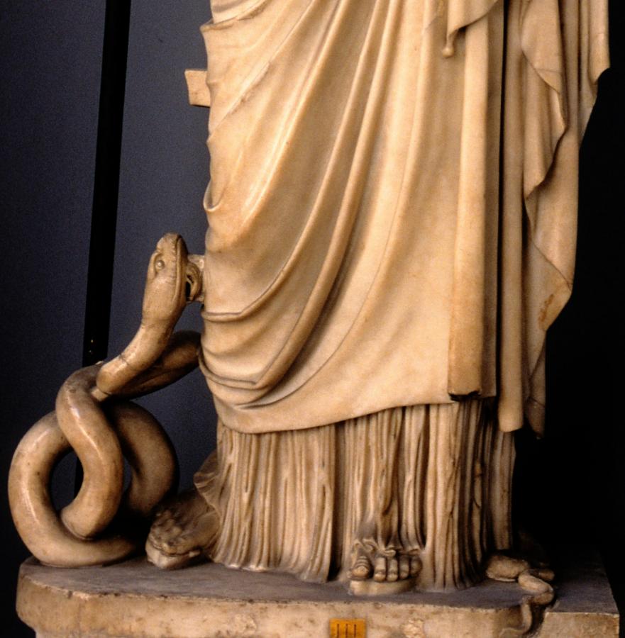 S45 – Pallas Athene Giustiniani – Die Schlange symbolisiert Erichthonios in Schlangengestalt. Copyright Alamy Stock Photo S45 – Pallas Athene Giustiniani – Die Schlange symbolisiert Erichthonios in Schlangengestalt. Copyright Alamy Stock Photo