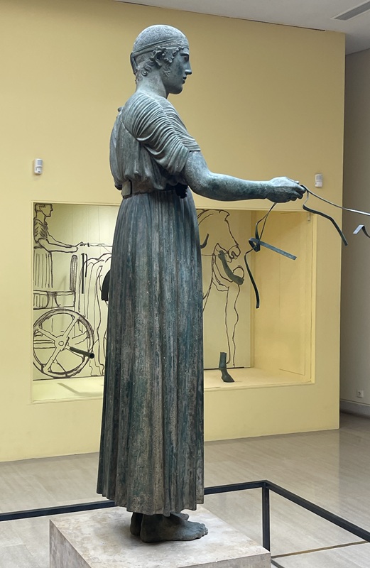 Wagenlenker von Delphi mit Resten von Zügeln in der Hand Wagenlenker von Delphi mit Resten von Zügeln in der Hand