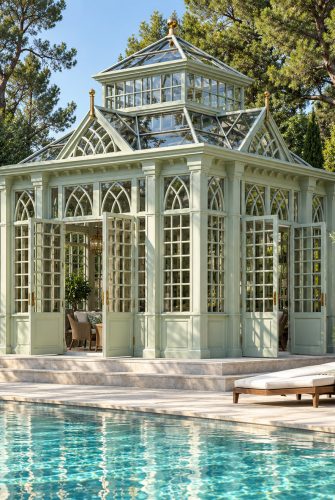 Happy George viktorianisches Strandhaus mit Glaskuppel und Pool in mediterraner Gartenanlage Happy George viktorianisches Strandhaus mit Glaskuppel und Pool in mediterraner Gartenanlage