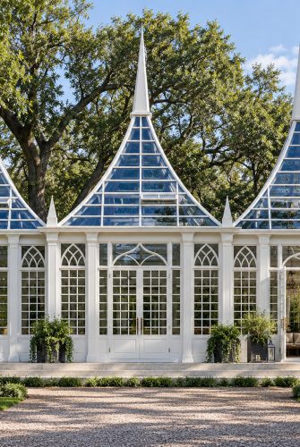 Newbury Triple Wintergarten mit drei Spitzdächer aus Glas von Classic Garden Elements Newbury Triple Wintergarten mit drei Spitzdächer aus Glas von Classic Garden Elements