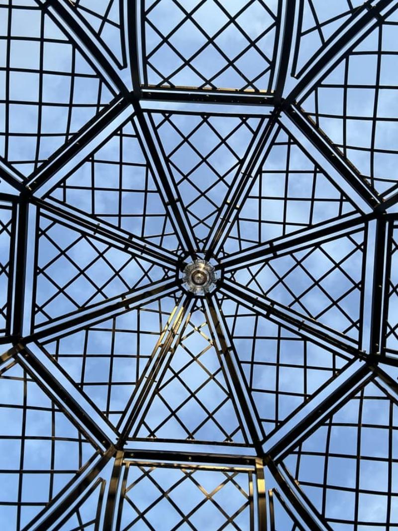 Schönbrunner Rosenpavillon von Classic Garden Elements mit aufwendig ausgearbeiteter Dachkostruktion Schönbrunner Rosenpavillon von Classic Garden Elements mit aufwendig ausgearbeiteter Dachkostruktion