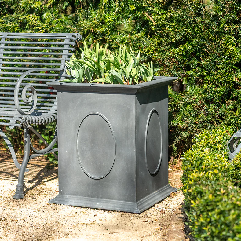 Kevadised sosinad pangal – Windsori istutuskast firmalt A Place in the Garden Kevadised sosinad pangal – Windsori istutuskast firmalt A Place in the Garden