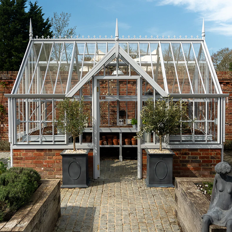 Klaasi ja raua sümmeetria – Windsori istutuskast firmalt A Place in the Garden Klaasi ja raua sümmeetria – Windsori istutuskast firmalt A Place in the Garden